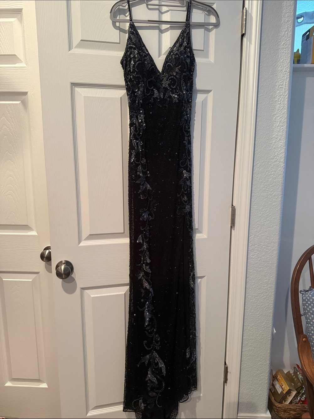 Elegant Black Sequin Spaghetti-Strap Prom Dress
